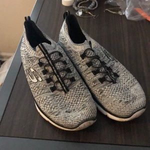 Sketchers size 7